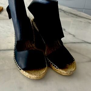 Vince dark blue sandals  on wedge soft leather ,like new!